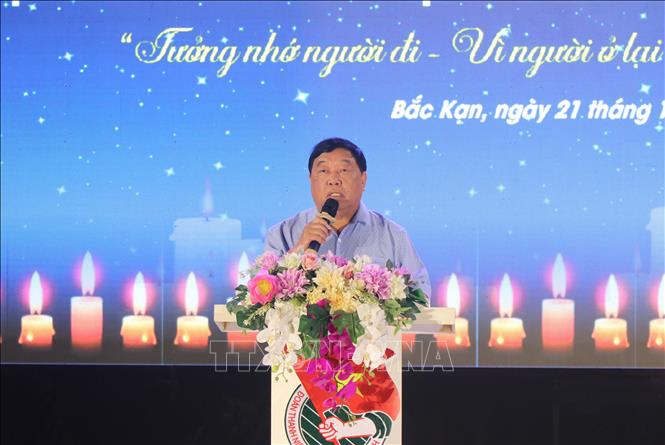 Ông Đặng Quang Hùng, Phó Giám đốc sở Giao thông vận tải tỉnh Bắc Kạn – Phó Trưởng ban An toàn giao thông tỉnh Bắc Kạn phát biểu tại buổi lễ. Ảnh: Vũ Hoàng Giang -  TTXVN
