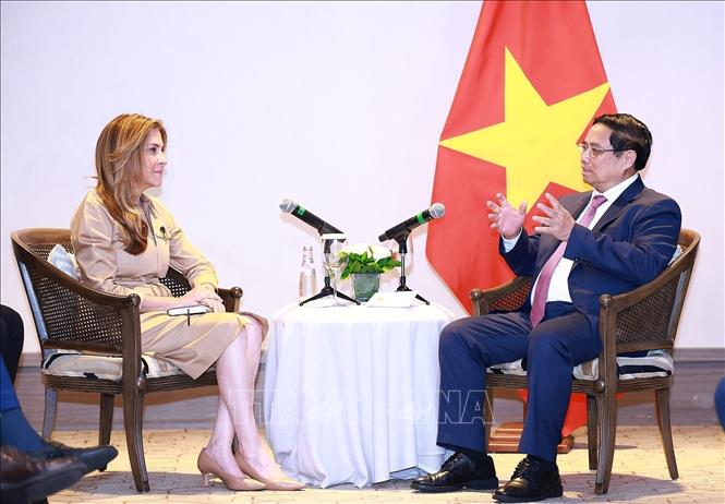 Prime Minister Pham Minh Chinh and Carolina Mejia, General Secretary of the ruling Modern Revolutionary Party (PRM) and Mayor of Santo Domingo. VNA Photo: Dương Giang