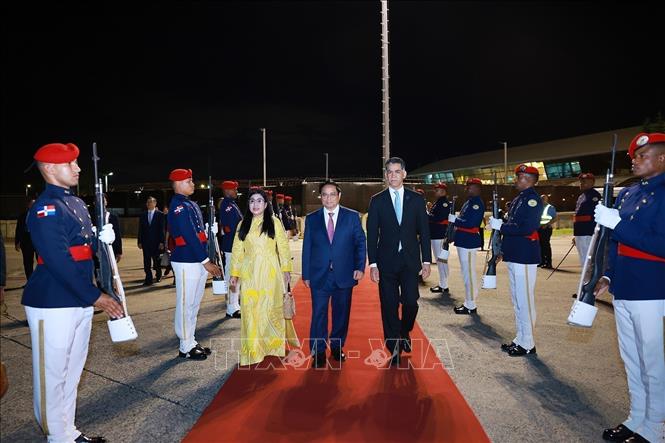A see-off ceremony held for Prime Minister Pham Minh Chinh and his spouse at Las Américas International Airport in Santo Domingo. VNA Photo: Dương Giang