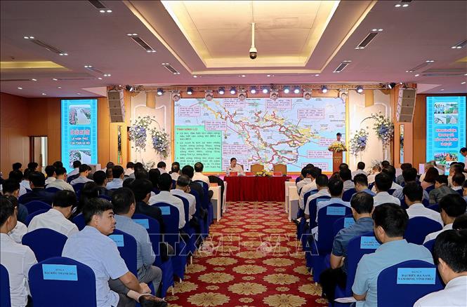 Toàn cảnh hội nghị Chủ tịch UBND cấp huyện các tỉnh, thành phố có đê từ cấp III đến cấp đặc biệt năm 2024