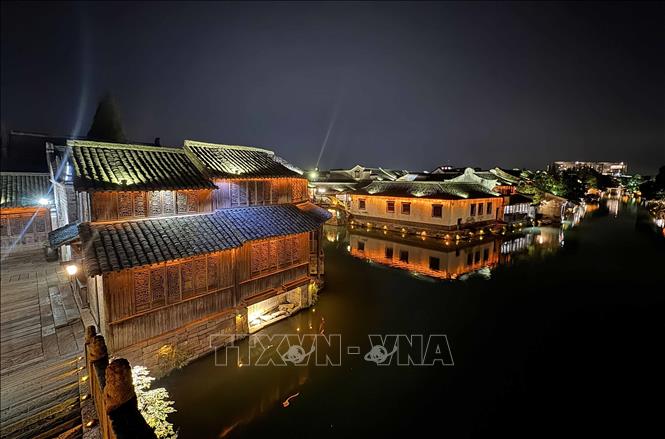 Ô Trấn có lịch sử lâu đời và nằm trong tam giác được hình thành bởi Tô Châu, Thượng Hải và Hàng Châu, ba thành phố nổi tiếng nhất Trung Quốc. Ảnh: Công Tuyên-PV TTXVN tại Trung Quốc