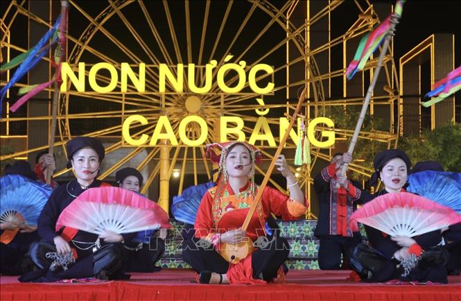 Tôn vinh Di sản Thực hành Then của người Tày, Nùng, Thái. Ảnh: Chu Hiệu-TTXVN