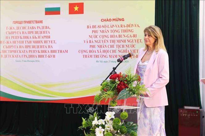 Phu nhân Chủ tịch nước và Phu nhân Tổng thống Bulgaria thăm trường Mầm ...
