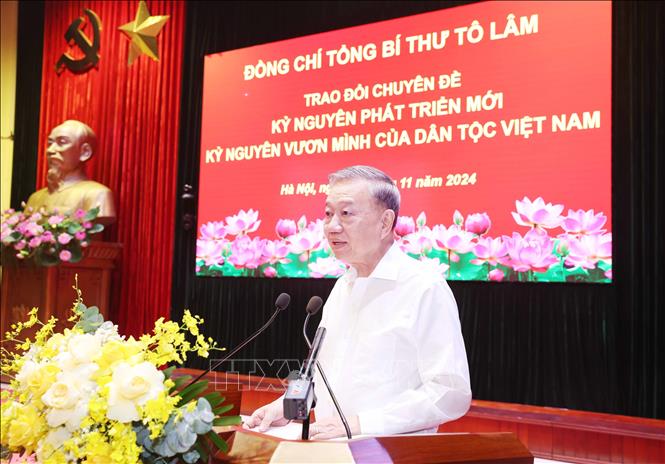 Party General Secretary To Lam lead a discussion on the topic of 