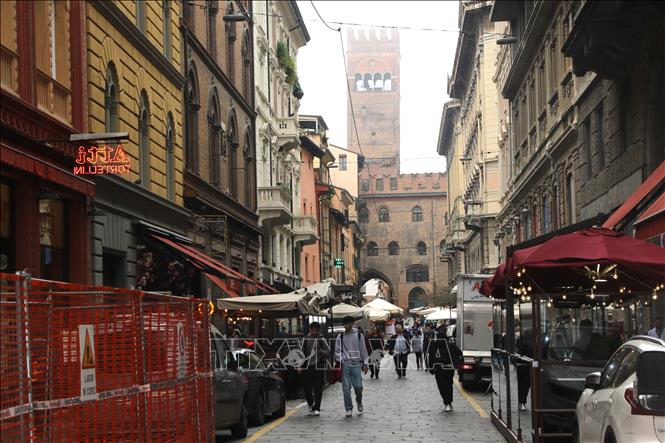 Một số tòa tháp tại thành phố Bologna. Ảnh: Thanh Hải-PV TTXVN tại Italy