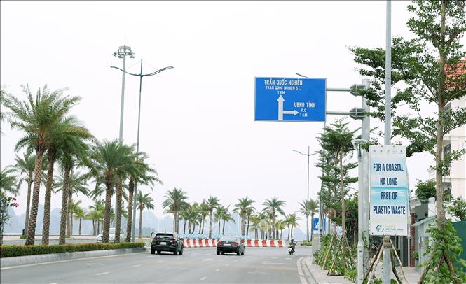 Khuôn viên, cảnh quan vỉa hè dọc tuyến đường. Ảnh: Quốc Khánh - TTXVN