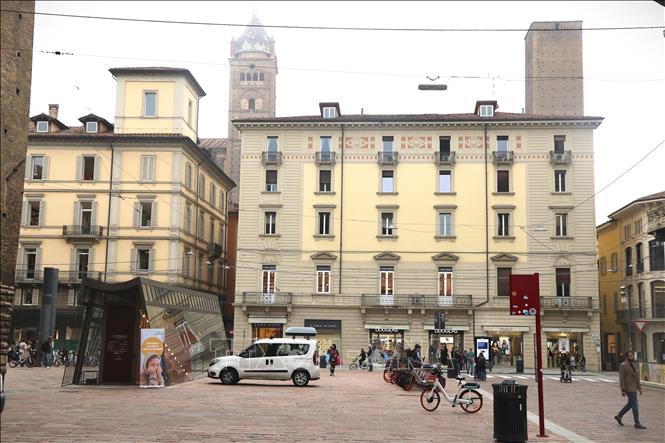 Một số tòa tháp tại thành phố Bologna. Ảnh: Thanh Hải-PV TTXVN tại Italy