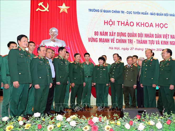 Thượng tướng, Tiến sĩ Lê Huy Vịnh, Thứ trưởng Bộ Quốc phòng và các đại biểu dự hội thảo. Ảnh: Trọng Đức - TTXVN