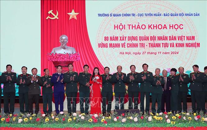 Thượng tướng, Tiến sĩ Lê Huy Vịnh, Thứ trưởng Bộ Quốc phòng và các đại biểu dự hội thảo. Ảnh: Trọng Đức - TTXVN
