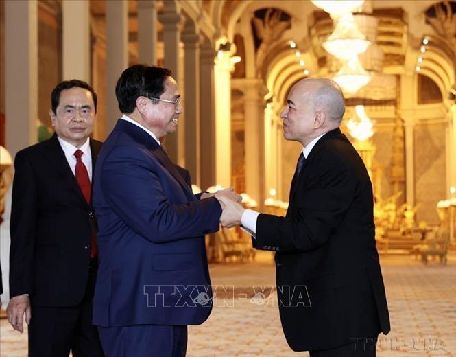 Thủ tướng Phạm Minh Chính hội kiến Quốc vương Campuchia Norodom Sihamoni (Phnom Penh, 8/11/2022). Ảnh: Dương Giang-TTXVN