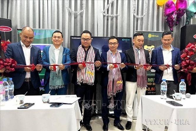 Hệ sinh thái toàn diện Unicorn Ultra (U2U) của Việt Nam khai trương Văn phòng tại Campuchia nhằm giới thiệu, xây dựng và phát triển các sản phẩm ứng dụng công nghệ chuỗi khối blockchain, trí tuệ nhân tạo AI và Big Data, trong lộ trình từng bước mở rộng đến các quốc gia trên thế giới (2023). Ảnh: Hoàng Minh - TTXVN