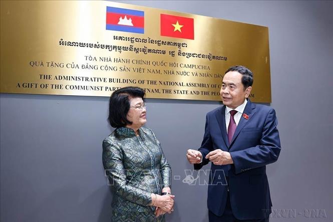 Chủ tịch Quốc hội Trần Thanh Mẫn và Chủ tịch Quốc hội Campuchia Samdech Khuon Sudary dự Lễ khánh thành tòa nhà hành chính Quốc hội Campuchia, quà tặng của Đảng, Nhà nước và nhân dân Việt Nam trao tặng Đảng, Nhà nước và nhân dân Campuchia (21/11/2024). Ảnh: Doãn Tấn – TTXVN