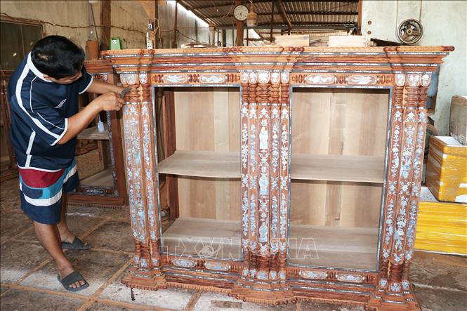 tu-tho-go-cong nghe-nhan-cham-khac