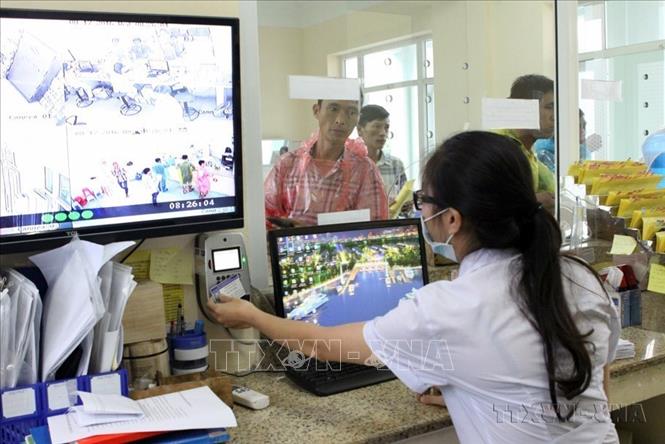 Giám sát điều trị Methadone cho bệnh nhân nhiễm HIV/AIDS tại thành phố Hạ Long (2016). Ảnh: Dương Ngọc – TTXVN
