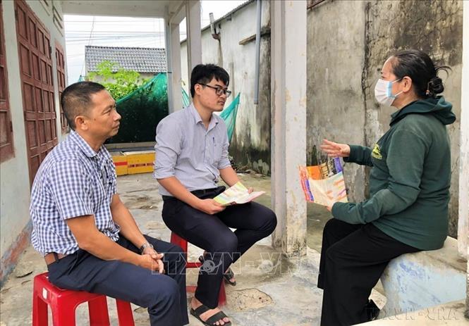 Một phụ nữ tại Quảng Ngãi nhiễm HIV đã có sức khỏe ổn định và tích cực giúp cho nhiều bệnh nhân có cùng cảnh ngộ cải thiện sức khỏe, vượt qua số phận. Ảnh: Đinh Hương - TTXVN