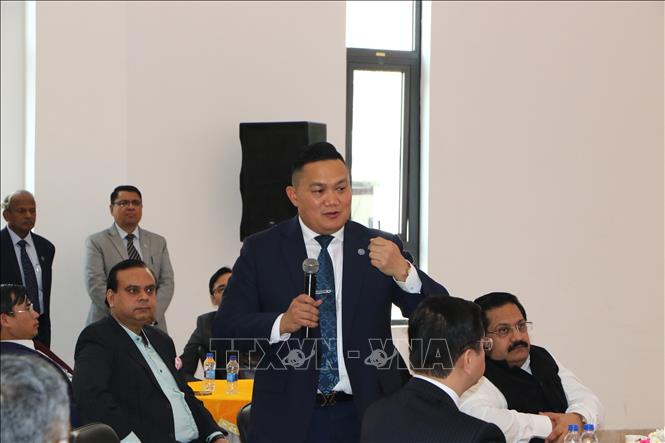 Phó Tổng Giám đốc VIMC Lê Quang Trung giải đáp những thắc mắc của đại biểu tại hội thảo. Ảnh: Ngọc Thúy - P/v TTXVN tại Ấn Độ