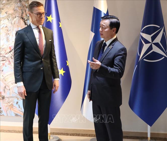 Deputy Prime Minister Tran Hong Ha meets Finnish President Alexander Stubb. VNA Photo: Hương Giang