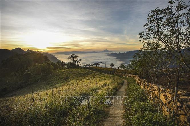 With its pristine landscapes, majestic mountains, and rich cultural heritage, this region has become a popular destination for both domestic and international visitors. VNA Photo: Trọng Đạt