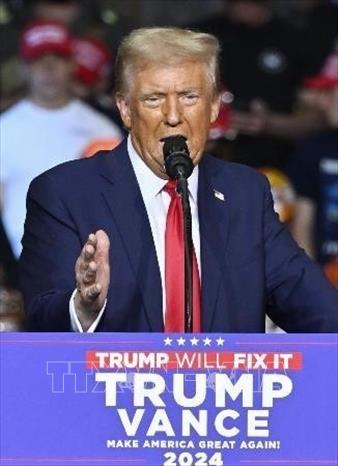 Ông Donald Trump phát biểu tại bang Pennsylvania ngày 4/11/2024. Ảnh: Kyodo/TTXVN
