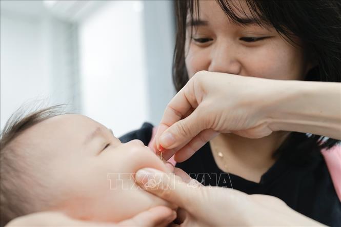 Hà Nội triển khai bổ sung vitamin A cho trẻ đợt 2 năm 2024 - Ảnh