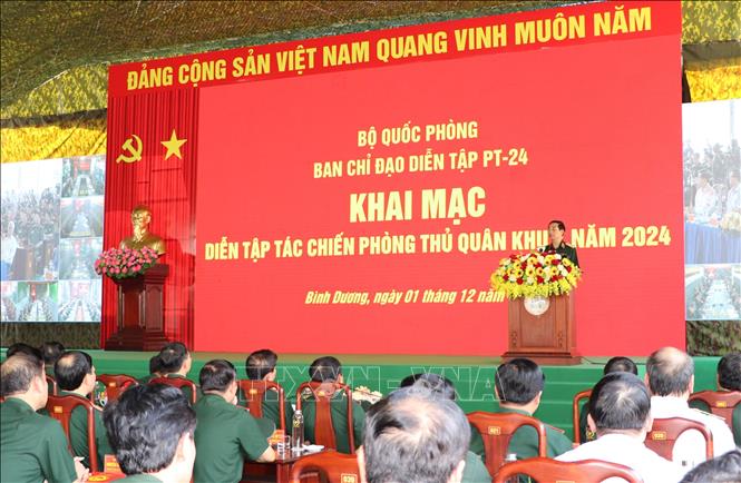 Toàn cảnh buổi khai mạc diễn tập tác chiến phòng thủ Quân khu 7 năm 2024. Ảnh: Huyền Trang - TTXVN