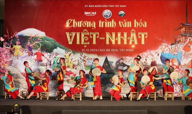 Tiết mục múa đậm màu sắc Việt trong chương trình giao lưu văn hóa Việt - Nhật. Ảnh: Giang Phương - TTXVN