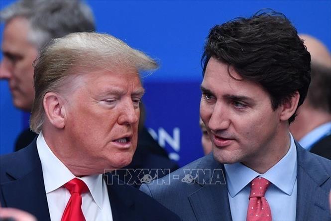 (Tư liệu) Ông Donald Trump lúc đương chức Tổng thống Mỹ trong cuộc gặp Thủ tướng Canada Justin Trudeau tại Hội nghị thượng đỉnh Tổ chức Hiệp ước Bắc Đại Tây Dương (NATO) ở Watford, Anh ngày 4/12/2019. Ảnh: Getty Images/TTXVN