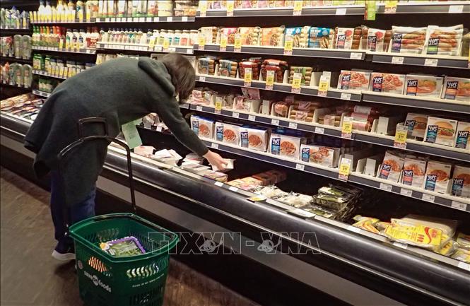 Hàng hóa được bày bán trong cửa hàng ở Vancouver, British Columbia, Canada, ngày 19/11/2024. Ảnh: THX/TTXVN