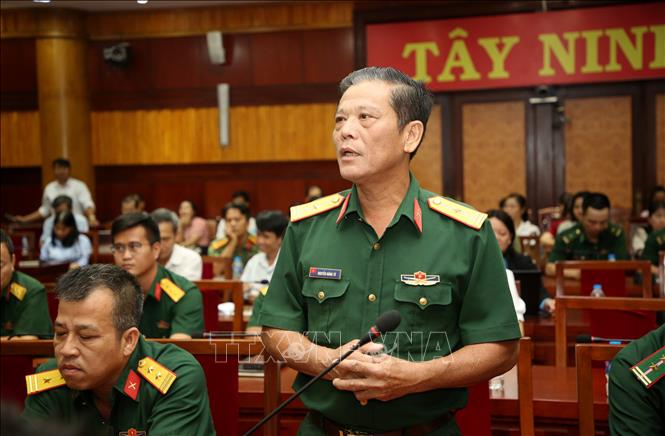Cử tri tỉnh Tây Ninh Nguyễn Đăng Tú mong muốn Quốc hội kiến nghị về giải pháp “mở” về dạy thêm, học thêm. Ảnh: Giang Phương - TTXVN