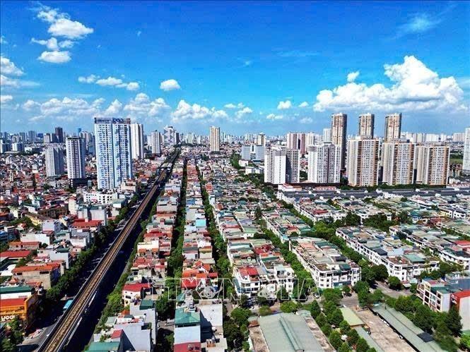 Đường sắt cao tốc Cát Linh - Hà Đông chạy xuyên tâm vào quận Hà Đông. Ảnh: Tuấn Anh - TTXVN
