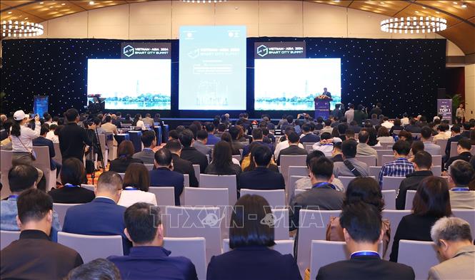 The 2024 Vietnam-Asia Smart City Summit commenced in Hanoi on December 2. VNA Photo: Văn Điệp