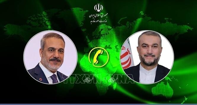 Phát biểu sau cuộc gặp với Ngoại trưởng Iran Hossein Amirabdollahian, Ngoại trưởng Thổ Nhĩ Kỳ Hakan Fidan khẳng định Thổ Nhĩ Kỳ sẵn sàng đóng góp vào cuộc đối thoại giữa Chính phủ Syria, người dân và lực lượng đối lập. Ảnh: IRNA/TTXVN