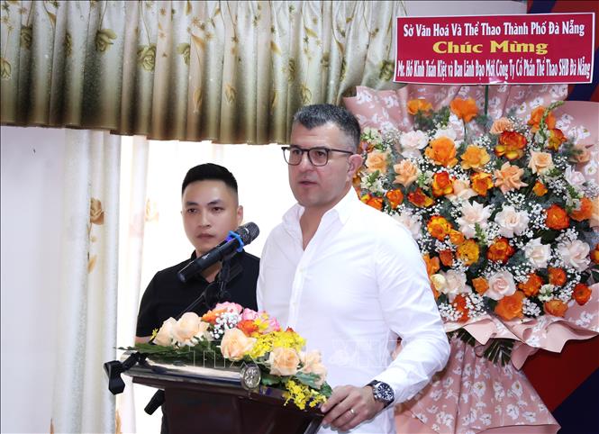 Ông Cristiano Rocha Canedo Roland, Huấn luyện viên trưởng Câu lạc bộ bóng đá SHB Đà Nẵng phát biểu tại buổi công bố. Ảnh: Trần Lê Lâm - TTXVN 