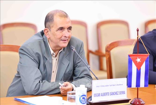 Deputy Editor-in-Chief of Granma, Oscar Alberto Sanchez Serra, at the meeting. VNA Photo: Minh Đức