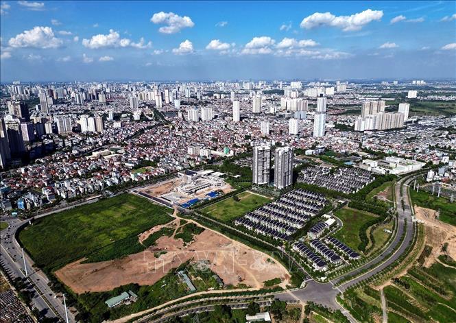 Numerous real estate projects are underway in Hanoi. VNA Photo: Tuấn Anh