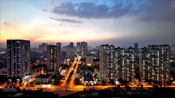 Real estate is considered the best-performing investment channel in the country over the past decade, with apartment returns reaching 197% and land plot profits yielding 137% in Q4/2024 compared to those in Q1/2015. VNA Photo: Tuấn Anh