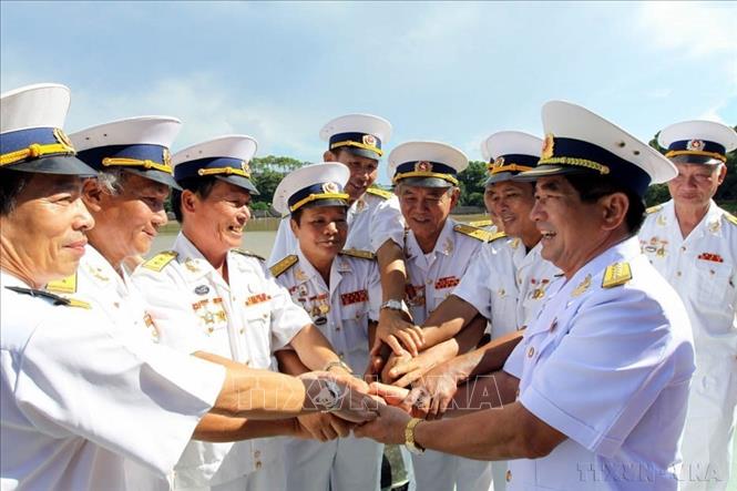 Các CCB đoàn tàu “không số” của thành phố Hải Phòng trong ngày gặp mặt nhân kỷ niệm 50 năm Ngày mở đường Hồ Chí Minh trên biển (23/10/1961 - 23/10/2011). Ảnh: Trọng Đức - TTXVN