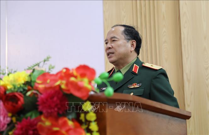 Tổng biên tập Báo Quân đội nhân dân Việt Nam, Thiếu tướng Đoàn Xuân Bộ phát biểu tham luận tại Hội thảo. Ảnh: Tạ Toàn – TTXVN