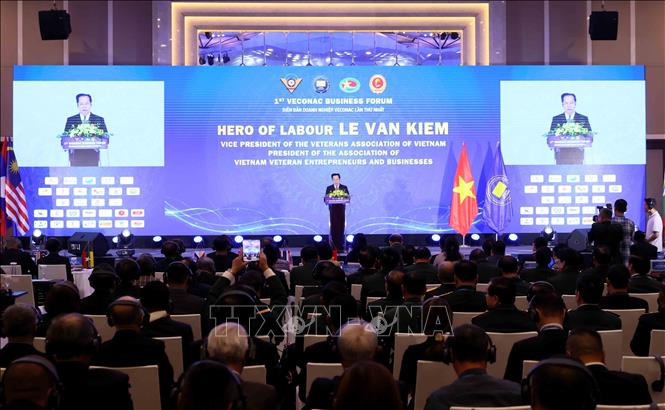 Anh hùng Lao động Lê Văn Kiểm, Phó Chủ tịch Hội Cựu chiến binh Việt Nam, Chủ tịch Hiệp hội Doanh nghiệp Cựu chiến binh phát biểu khai mạc Diễn đàn Doanh nghiệp Cựu chiến binh ASEAN lần thứ Nhất (25/10/2024). Ảnh: An Đăng - TTXVN