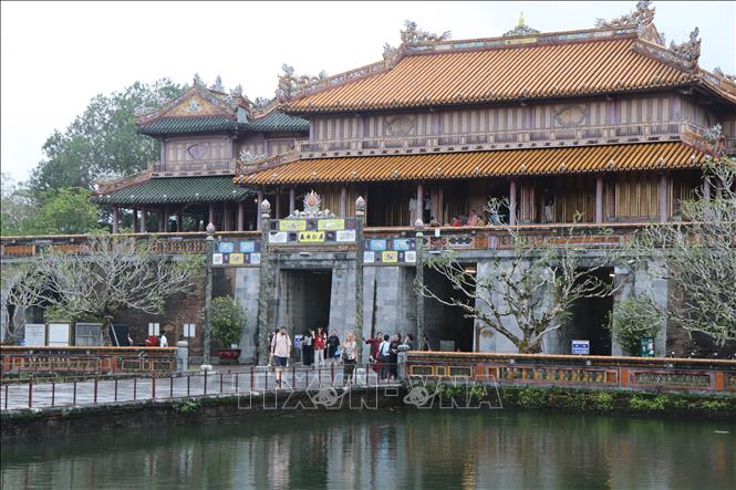 The central province of Thua Thien – Hue welcomes more than 3.5 million tourists, including over 1.2 million foreigners in the first 11 months of the year, a year-on-year increase of 27 percent. VNA Photo: Đỗ Trưởng