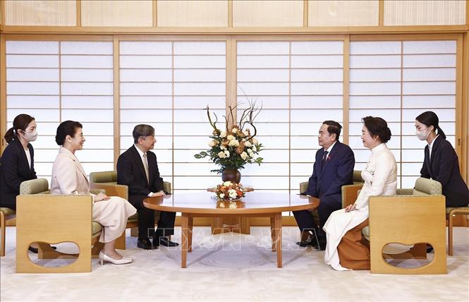 NA Chairman Tran Thanh Man and his spouse meet Japanese Emperor Naruhito and Empress Masako. VNA Photo: Doãn Tấn