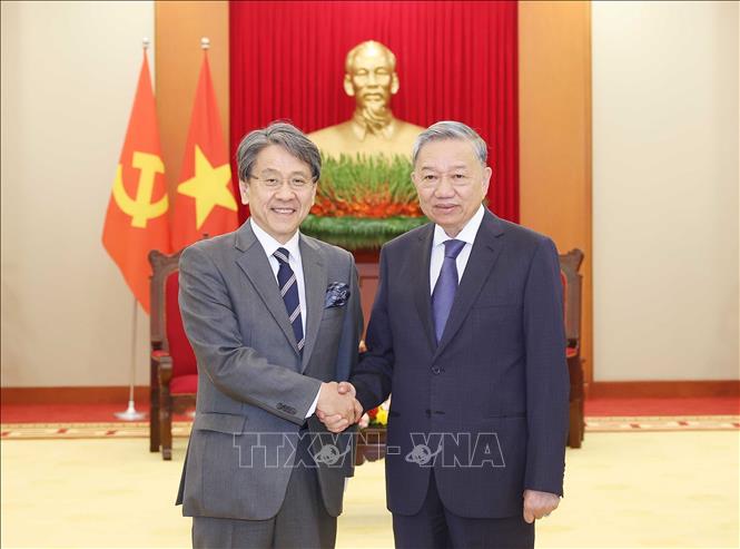 Party General Secretary To Lam receives JBIC Chairman Maeda Tadashi. VNA Photo: Thống Nhất 