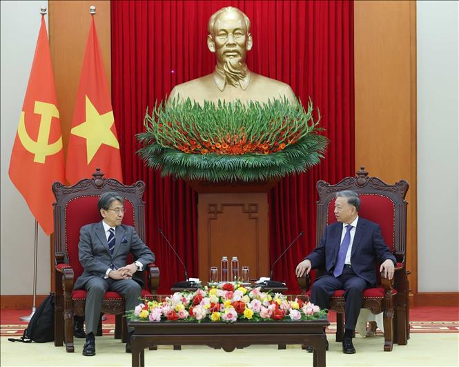 Party General Secretary To Lam receives JBIC Chairman Maeda Tadashi. VNA Photo: Thống Nhất 