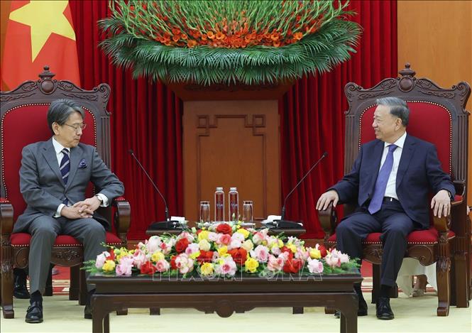 Party General Secretary To Lam receives JBIC Chairman Maeda Tadashi. VNA Photo: Thống Nhất 