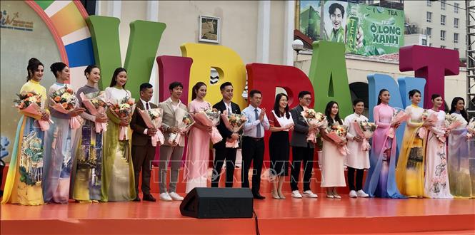 Các đại sứ Tuần lễ Du lịch Thành phố Hồ Chí Minh lần 4 năm 2024 ra mắt tại sự kiện. Ảnh: Mỹ Phương – TTXVN