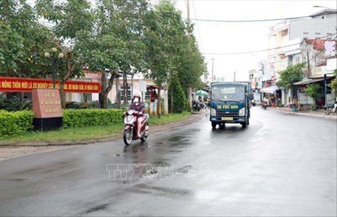 Đường giao thông tại xã Hòa Đồng (Tây Hòa, Phú Yên) - xã đạt chuẩn nông thôn mới nâng cao. Ảnh: Xuân Triệu - TTXVN 