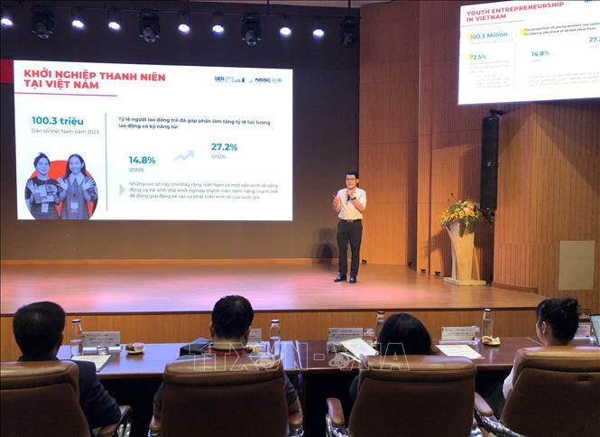 Đại diện Nhóm nghiên cứu trình bày kết quả nghiên cứu. Ảnh: Mỹ Phương – TTXVN