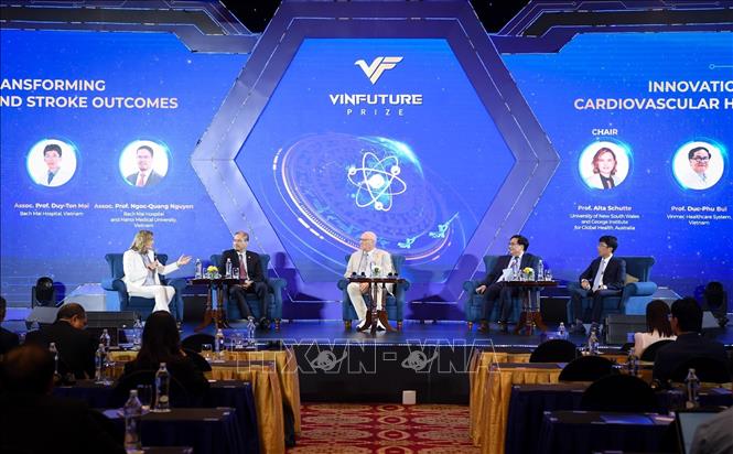 Toàn cảnh Tọa đàm “Những đổi mới trong Chăm sóc sức khỏe tim mạch và Điều trị đột quỵ”. Ảnh: TTXVN phát