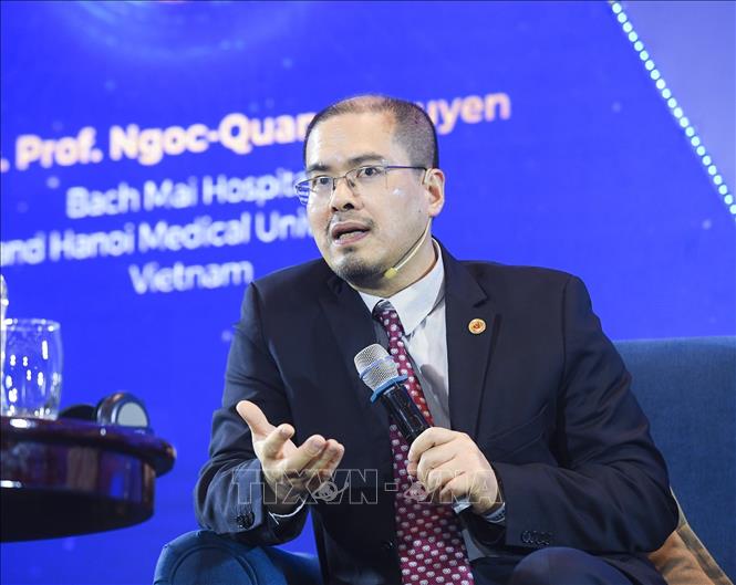 Phó Giáo sư, Tiến sĩ, bác sĩ Nguyễn Ngọc Quang, Phó Viện trưởng Viện Tim mạch quốc gia, Bệnh viện Bạch Mai phát biểu tại buổi Toạ đàm. Ảnh: TTXVN phát