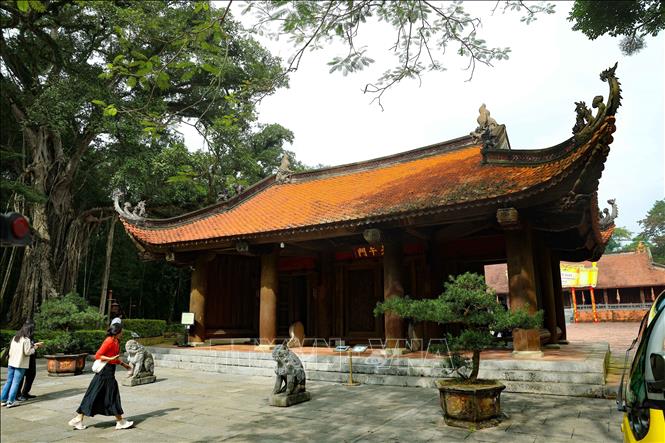 Nhiều hạng mục công trình kiến trúc, cảnh quan tại đây đã được bảo tồn, trùng tu, tôn tạo: La thành, cầu Bạch, giếng cổ, Ngọ môn, sân rồng, khu lăng mộ, nhà che bia, các tòa Thái Miếu, chính điện, hồ Tây, hệ thống đường tham quan di tích, và đặc biệt là chính điện Lam Kinh. Ảnh: Thanh Tùng - TTXVN